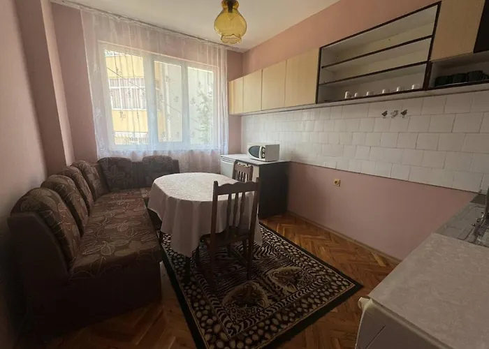 Anastasiya's Flat דירה פומורי